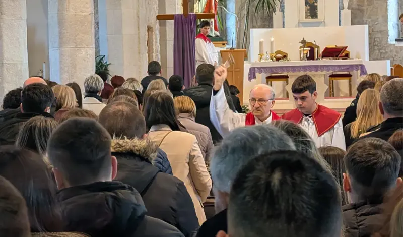 BLAGOSLOV GRANČICA U GRUDAMA! Fra Stanko Pavlović: U Velikom tjednu neka bude više kućne molitve! Zajednički izmolite Gospin plač, Put križa...