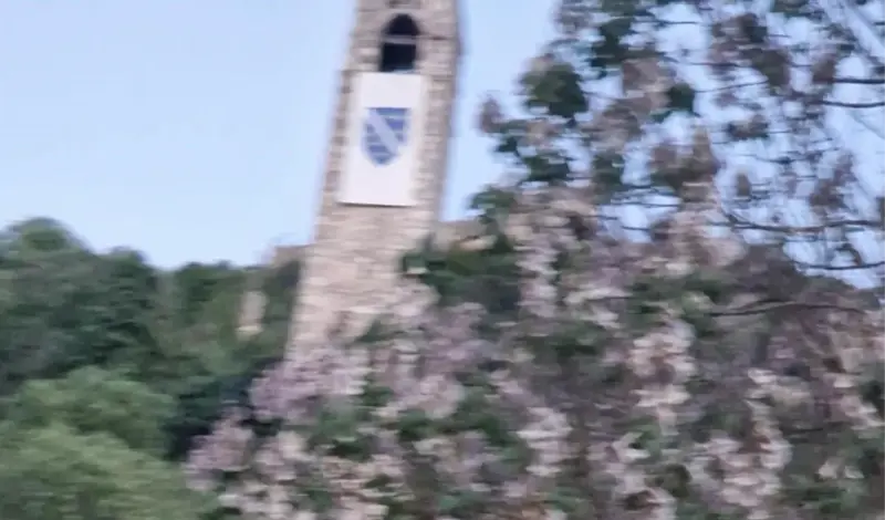 Grad Čapljina oštro osudio postavljanje zastave s ljiljanima u Počitelju: ''Svjesno unošenje nemira''