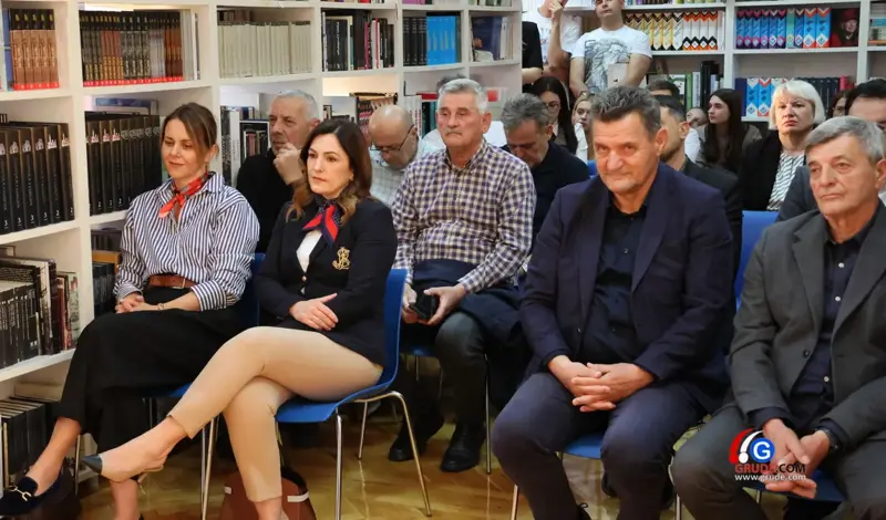 63. Šimićevi Susreti - Predstavljena zbirka ''Pred našom kućom jabuka'' autora Mije Tokića FOTO