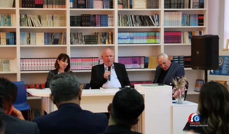 63. Šimićevi Susreti - Predstavljena zbirka ''Pred našom kućom jabuka'' autora Mije Tokića FOTO