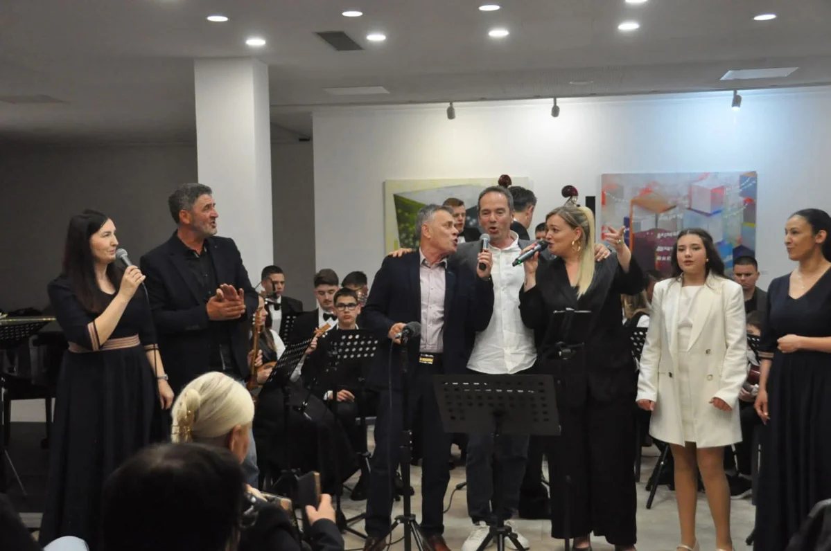 ''Tamo gdje sam rođen'' – hommage Tomislavu Ivčiću koji je raspjevao i publiku FOTO