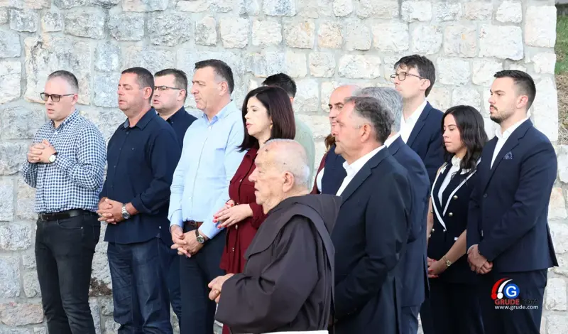 FOTO: Grude čuvaju sjećanje na predsjednika Matu Bobana, obilježeno 29 godina od smrti