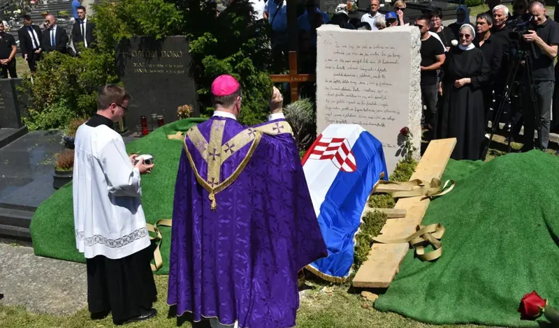 FOTO/VIDEO Heroina Julienne Eden Bušić ispraćena na posljednji počinak