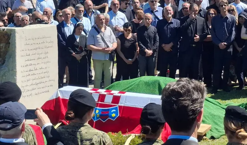 FOTO/VIDEO Heroina Julienne Eden Bušić ispraćena na posljednji počinak
