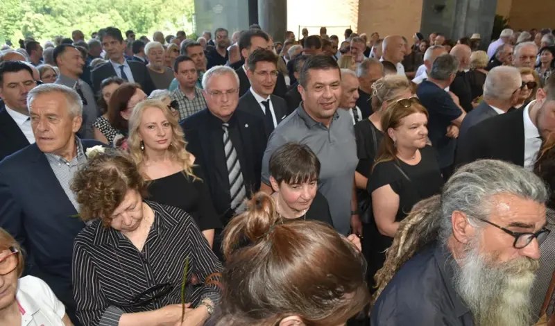FOTO/VIDEO Heroina Julienne Eden Bušić ispraćena na posljednji počinak