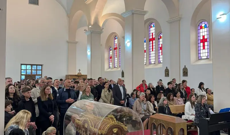 Relikvije svete Male Terezije i njezinih svetih roditelja pohodile župu Ledinac FOTO