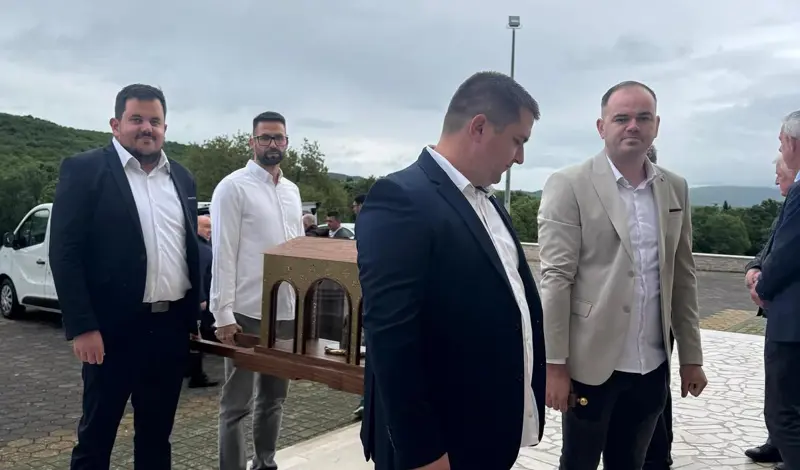 Relikvije svete Male Terezije i njezinih svetih roditelja pohodile župu Ledinac FOTO