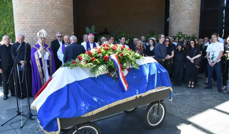 FOTO/VIDEO Heroina Julienne Eden Bušić ispraćena na posljednji počinak