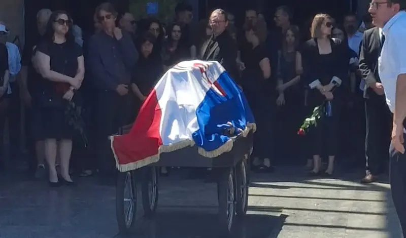 FOTO/VIDEO Heroina Julienne Eden Bušić ispraćena na posljednji počinak