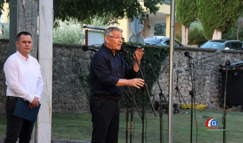 Održan 20. Susret klapa u Gorici: Večer vrhunske klapske pjesme u čarobnom ambijentu pored stare crkve