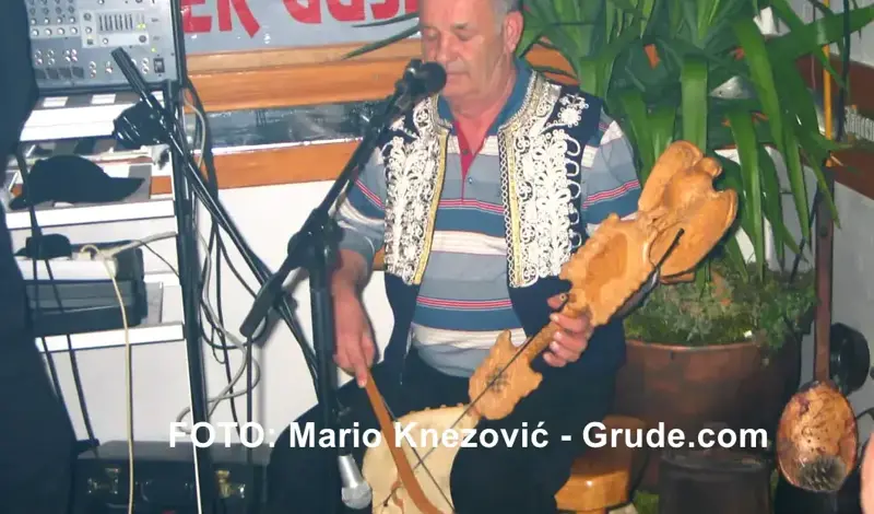 Napustio nas je Mate Grubišić - Tičarević, legendarni tradicijski glazbenik nesalomljivog duha
