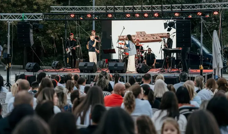 Humanitarni koncert u Širokom Brijegu okupio brojne posjetitelje i još jednom pokazao veliko srce FOTO