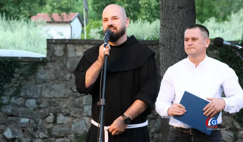 Održan 20. Susret klapa u Gorici: Večer vrhunske klapske pjesme u čarobnom ambijentu pored stare crkve