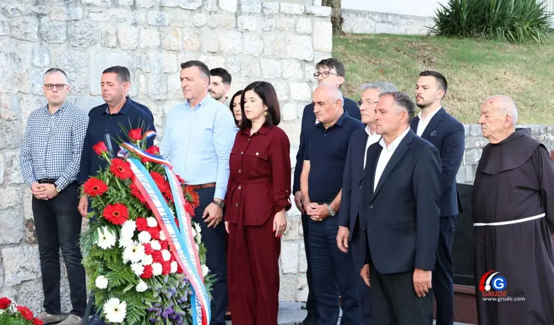 FOTO: Grude čuvaju sjećanje na predsjednika Matu Bobana, obilježeno 29 godina od smrti