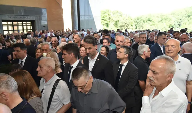 FOTO/VIDEO Heroina Julienne Eden Bušić ispraćena na posljednji počinak