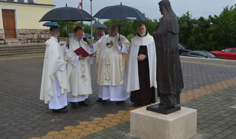 Relikvije svete Male Terezije i njezinih svetih roditelja pohodile župu Ledinac FOTO