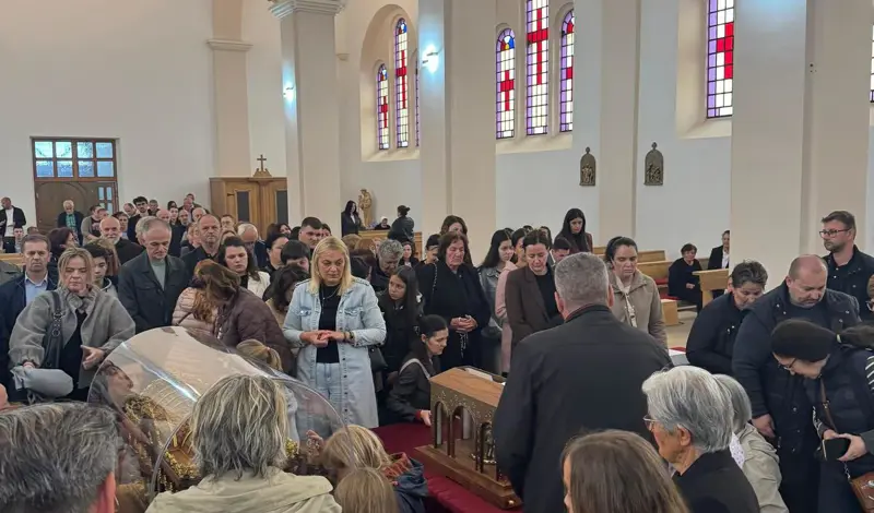 Relikvije svete Male Terezije i njezinih svetih roditelja pohodile župu Ledinac FOTO