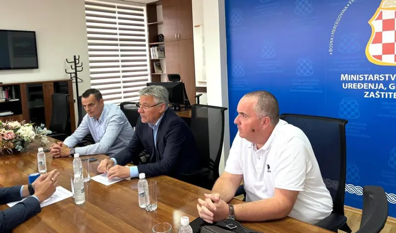 POTPISAN UGOVOR: 100.000 KM za nastavak izgradnje kolektora u Grudama FOTO