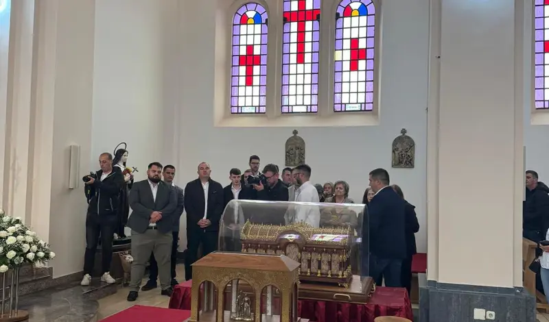 Relikvije svete Male Terezije i njezinih svetih roditelja pohodile župu Ledinac FOTO