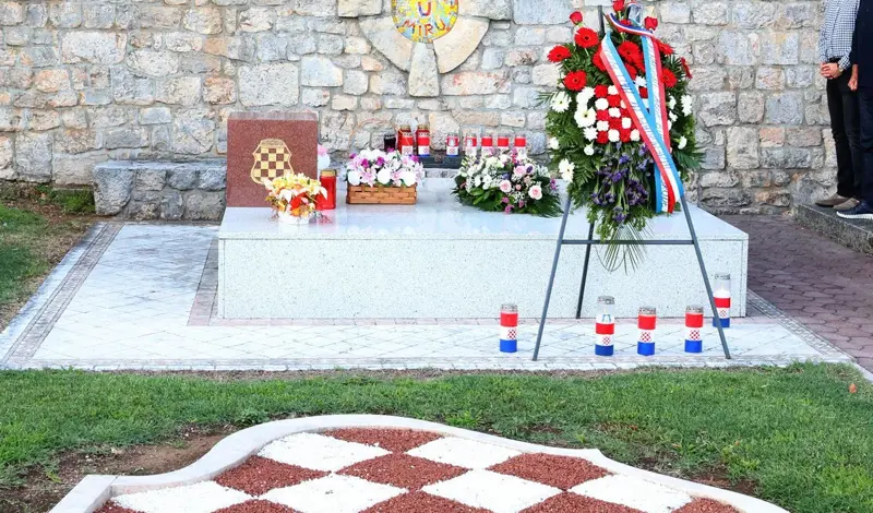 FOTO: Grude čuvaju sjećanje na predsjednika Matu Bobana, obilježeno 29 godina od smrti