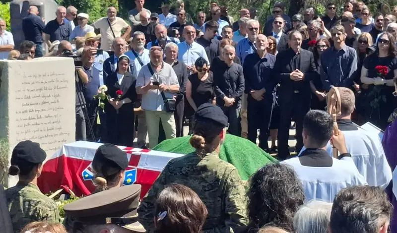 FOTO/VIDEO Heroina Julienne Eden Bušić ispraćena na posljednji počinak