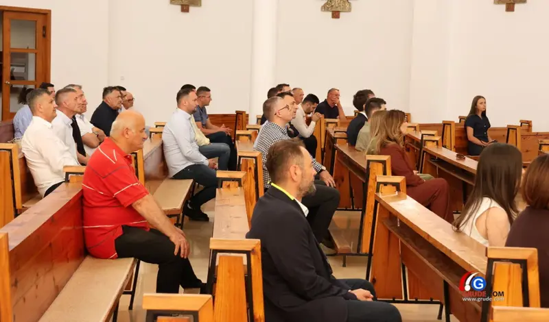 FOTO: Grude čuvaju sjećanje na predsjednika Matu Bobana, obilježeno 29 godina od smrti
