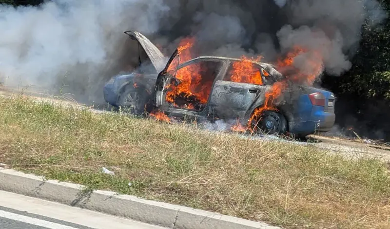 FOTO Zapalilo se vozilo na putu između Mostara i Širokog Brijega