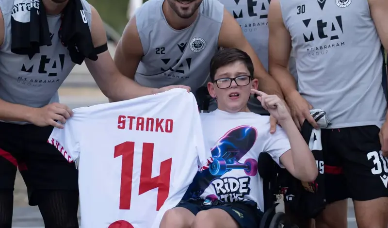 Igrači Zrinjskog mladom navijaču priredili dan za pamćenje