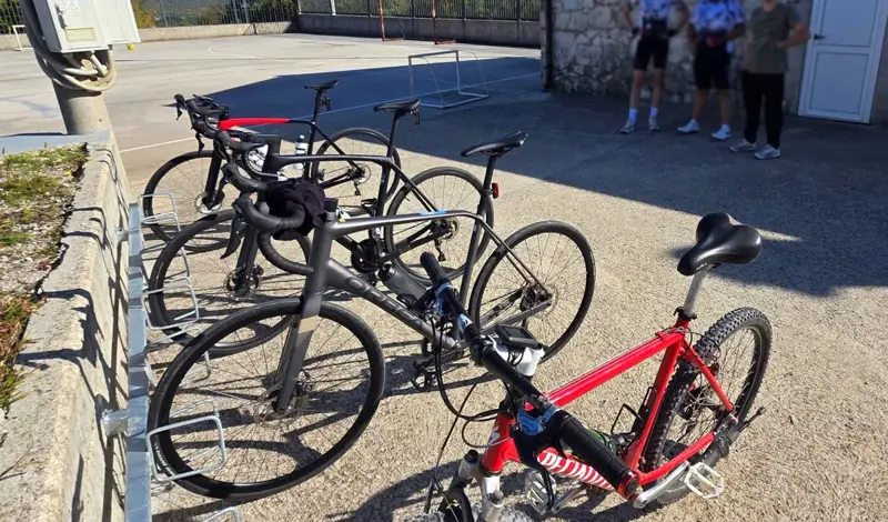 BK Grude na 12 igrališta postavio biciklističke parkinge FOTO