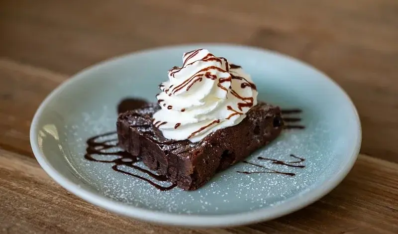 Sočne kakao kocke koje osvajaju okusom: Jednostavan recept za domaći kolač