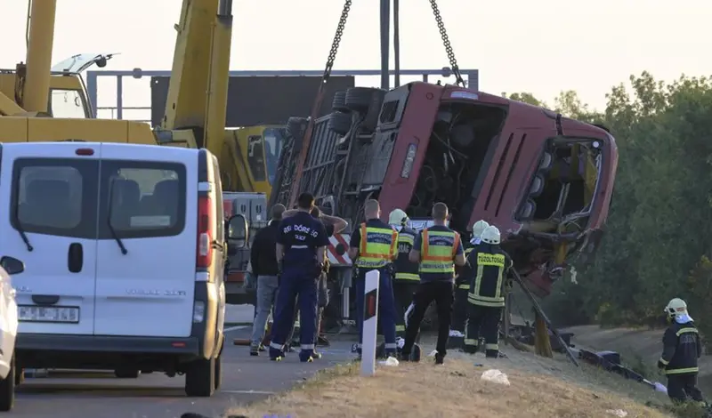 Mađarska: U prevrtanju autobusa 12 mrtvih