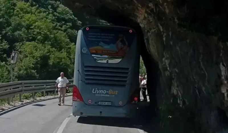 Autobus Livno busa zapeo u ''poznatom'' kanjonu Tijesno