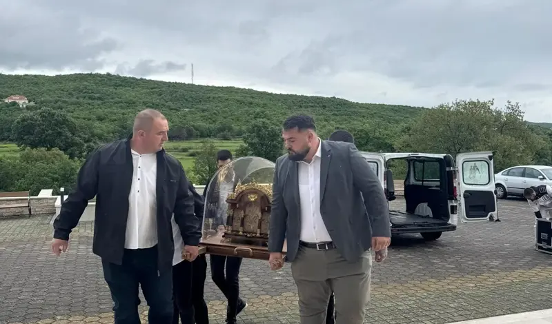 Relikvije svete Male Terezije i njezinih svetih roditelja pohodile župu Ledinac FOTO