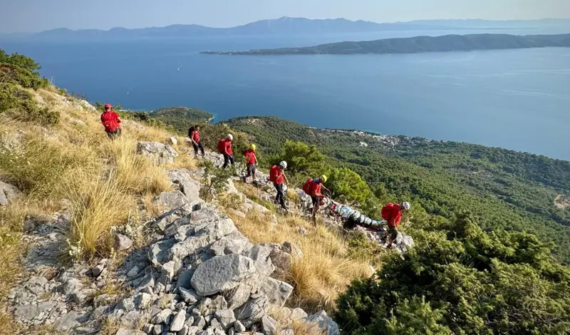 TRAGEDIJA KOD MAKARSKE: Planinar preminuo na brdu Sutvid, druga osoba spašena