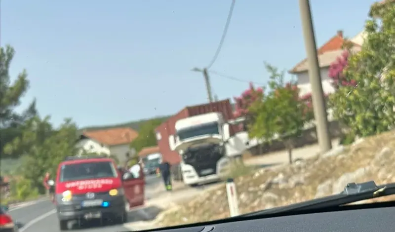 Požar na kamionu u Ulici Blage Zadre, intervenirali vatrogasci