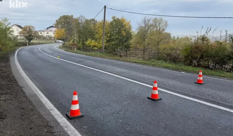 U prevrtanju autobusa kod Tuzle ozljeđeno 11 osoba