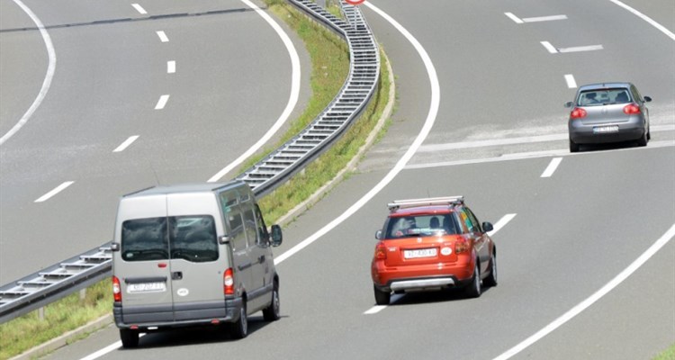 Dvojica muškaraca pretrčavali autocestu i poginuli