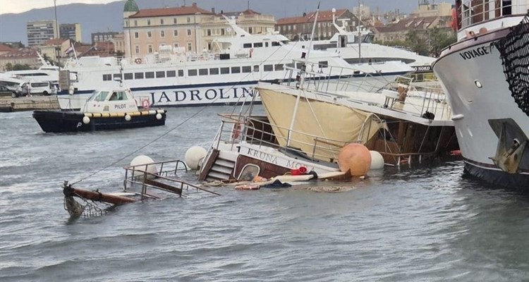 Uslijed nevremena u Splitu potonuo brod