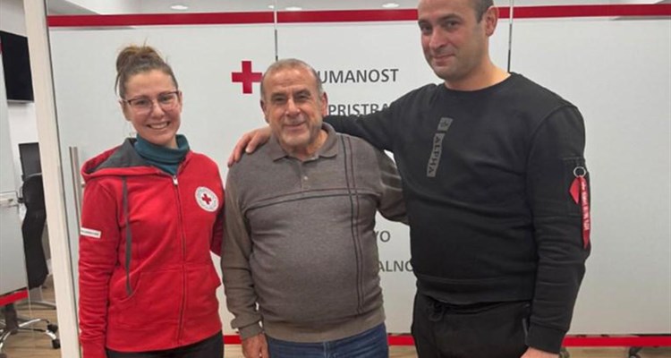 Ratovi su ih razdvojili, Crveni križ spojio, otac je nakon 40 godina zagrlio sina