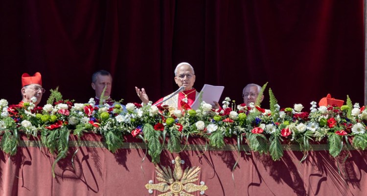 URBI ET ORBI Papa poručio: ''Tko ima oružje, neka ga položi''