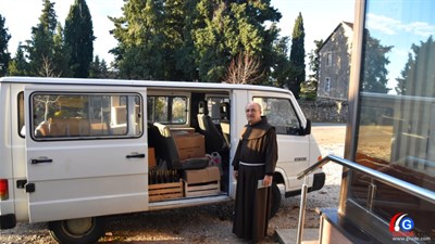 Fra Stanko Pavlović: Župljani, Bog vas blagoslovio! Župa Grude prikupila 20 tisuća i 630 maraka  i puno vozilo hrane za Kruh svetog Ante