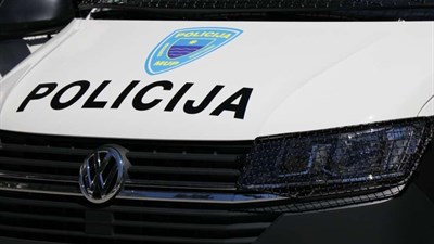 Pištoljem prijetili i opljačkali stranu državljanku, policija uhitila tri osobe