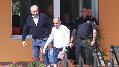 Dobro raspoloženi ''Ćaća'' izišao iz zatvora! Ivo Sanader je na slobodi