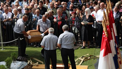 Održan posljednji ispraćaj i ukop 814 žrtava iz masovne grobnice jame Jazovke FOTOGALERIJA