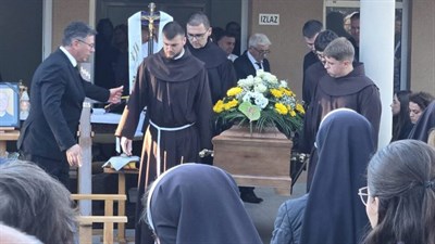Vjernici, subraća, obitelj i prijatelji oprostili se od fra Petra Krasića