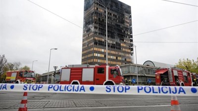 Vjesnikov neboder tinja, pojavljuje se i plamen - statičari na terenu