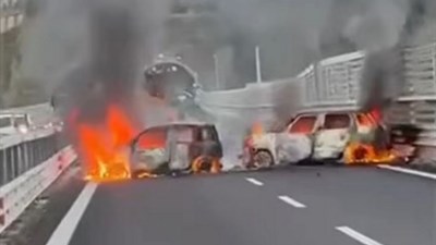 Kao na Dužicama: Pljačkaši na autocesti zapalili vozila i odnijeli milijune