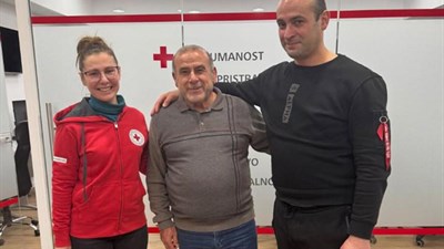 Ratovi su ih razdvojili, Crveni križ spojio, otac je nakon 40 godina zagrlio sina