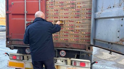 I to se krivotvori: Carinici zapljenili 69.600 limenki krivotvorenog Red Bulla