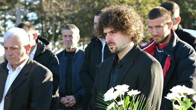 Obitelj i prijatelji se oprostili od Ivice Kondže! Glumac Lovre Kondža s posebnim emocijama govorio o stricu